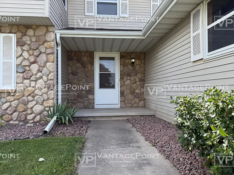3711 N Blueridge Dr — Photo 2
