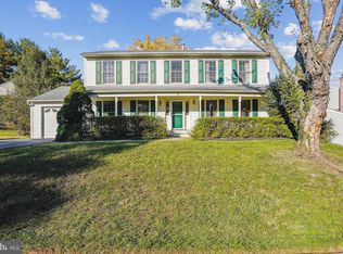 2 Barnswallow Ct, Sterling, VA 20164