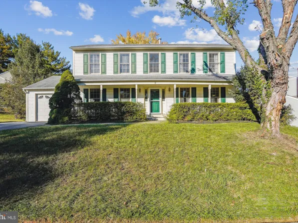 2 Barnswallow Ct, Sterling, VA 20164