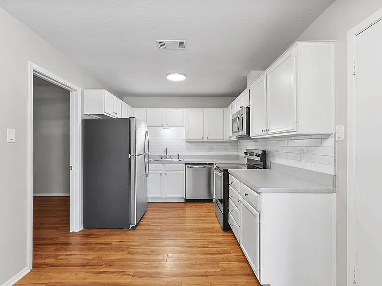 1208 Hillyer St — Photo 2