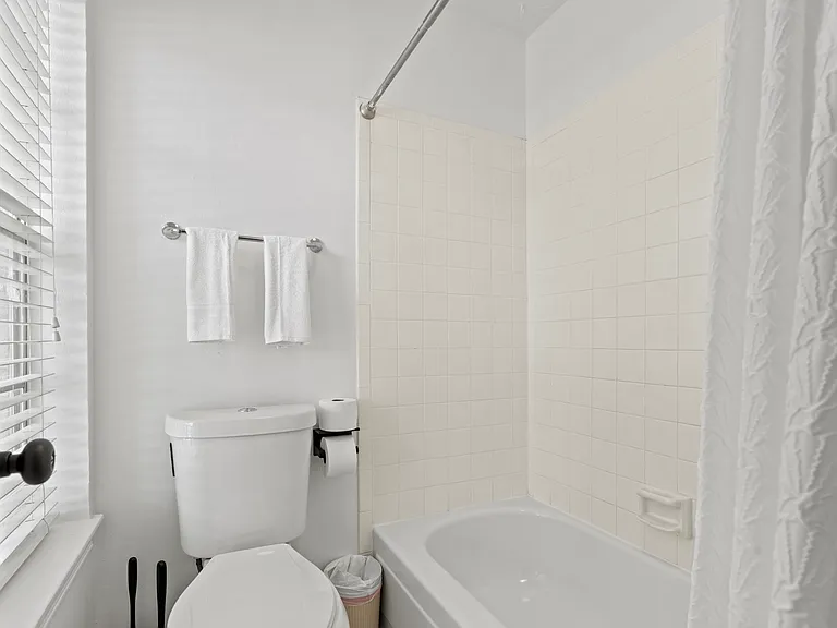 604 Lochnell Dr — Photo 17