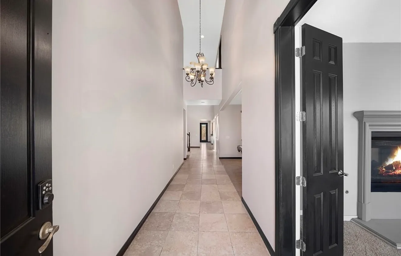 6 bed, 4868 sqft, $850 — Photo 2