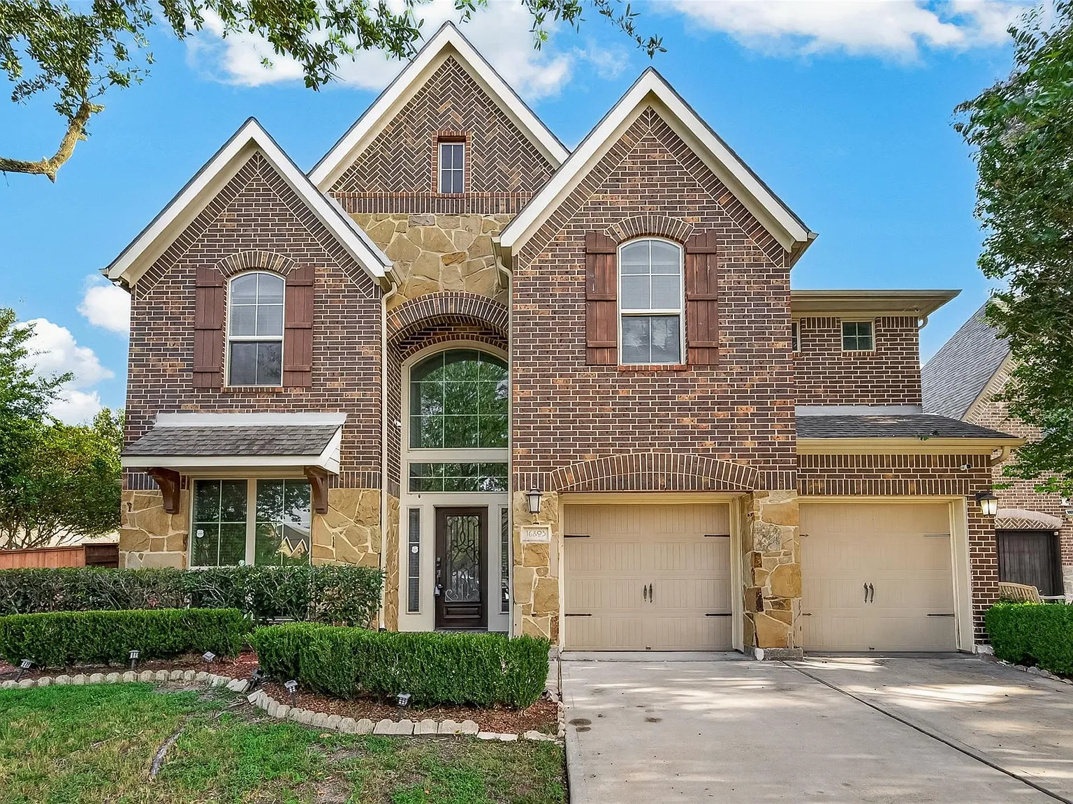 4 bed, 3.0 bath, 3159 sqft, $3,300 — Photo 1