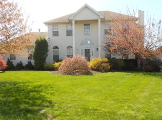 4 Edna Ct, Somerset, NJ 08873