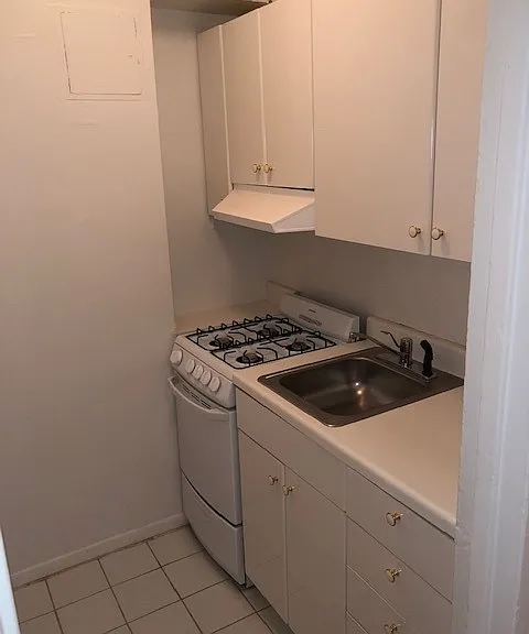 150 E 39th St #305 — Photo 11