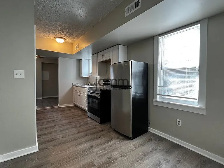 3911 Bridge Ave #B — Photo 5