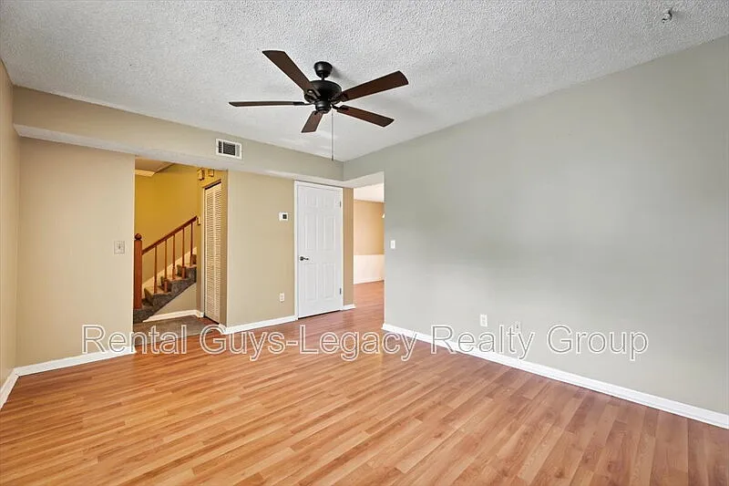 3 bed, 2.0 bath, 1452 sqft, $1,700 — Photo 4