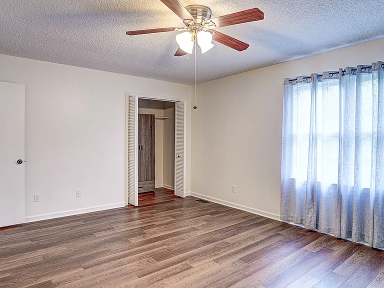 1709 Herrin Dr — Photo 9