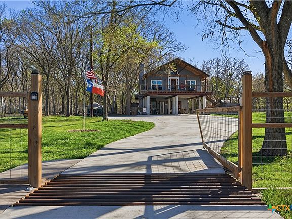 3rd image of 121 Lakeside Dr