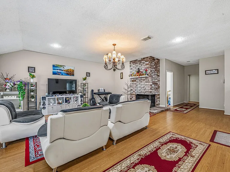 9915 Villa Verde Dr — Photo 5