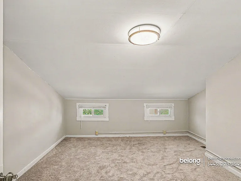 1111 W Lombard St — Photo 8