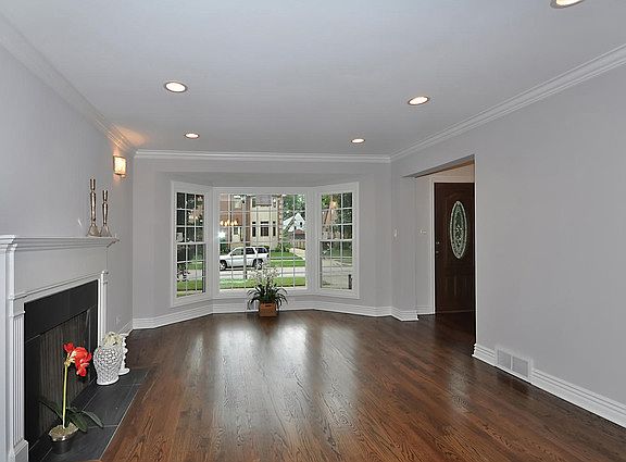 3rd image of 5011 Estes Ave