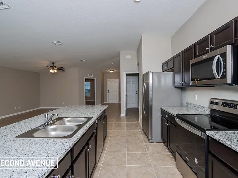 1210 Vandalia Ave SE — Photo 3