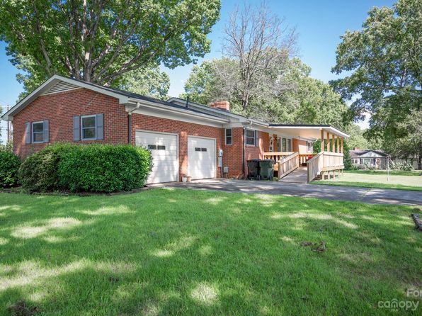 53 Park Dr SW