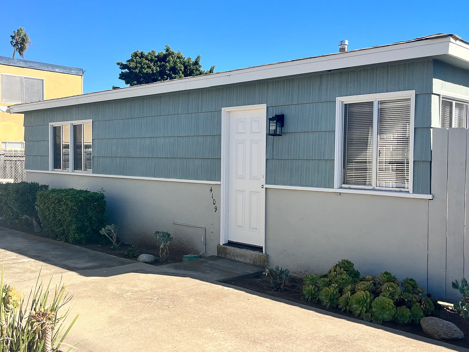 2 bed, 750 sqft, $3,050 — Photo 1