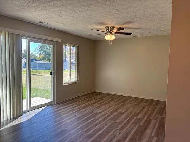 721 Laurel Ln — Photo 12