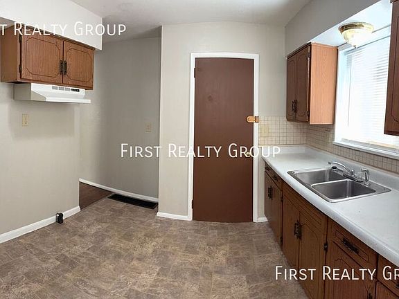 4th image of 2526 Kennedy Ave