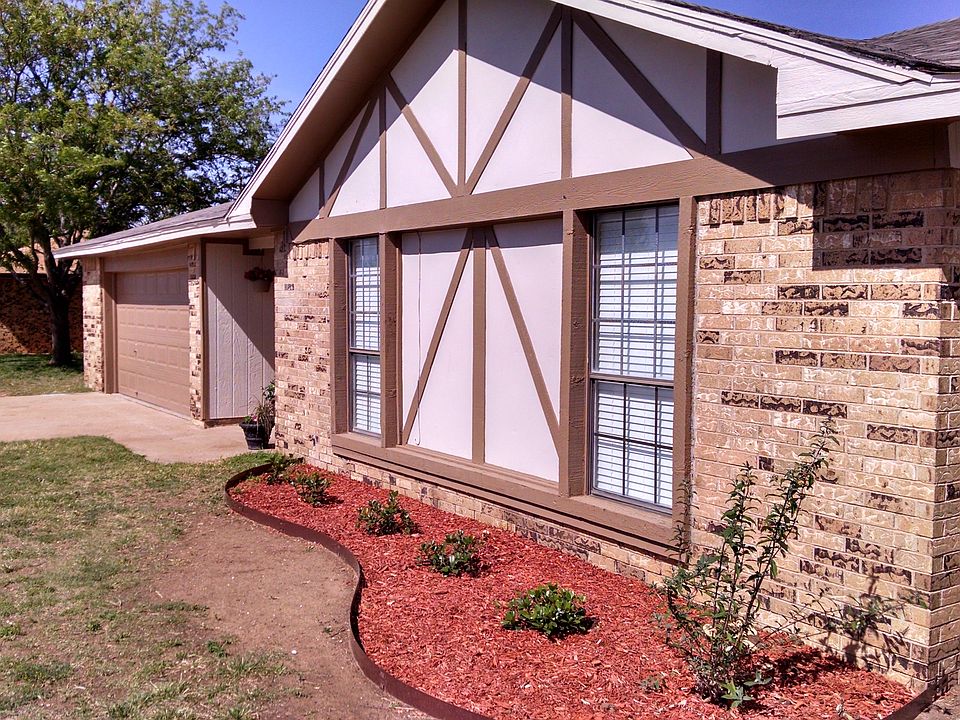 Fresh paint and landscaping!