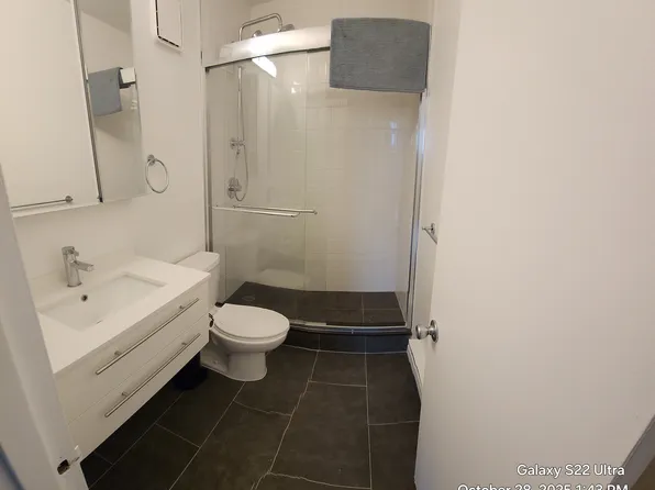 25-40 Shore Boulevard image 5 of 24