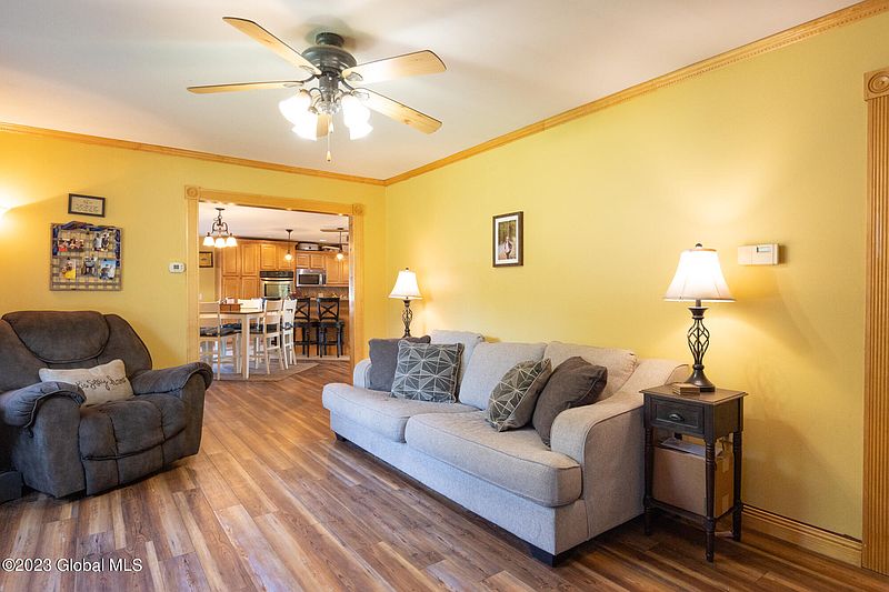 3rd image of 29 Greenway Road