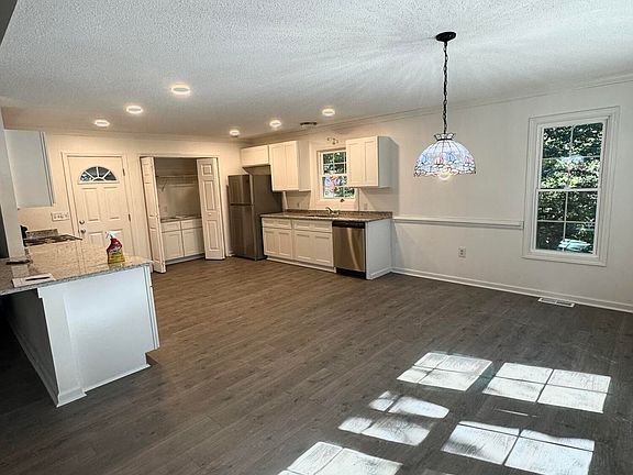 3rd image of 704 Valley Brook Rd