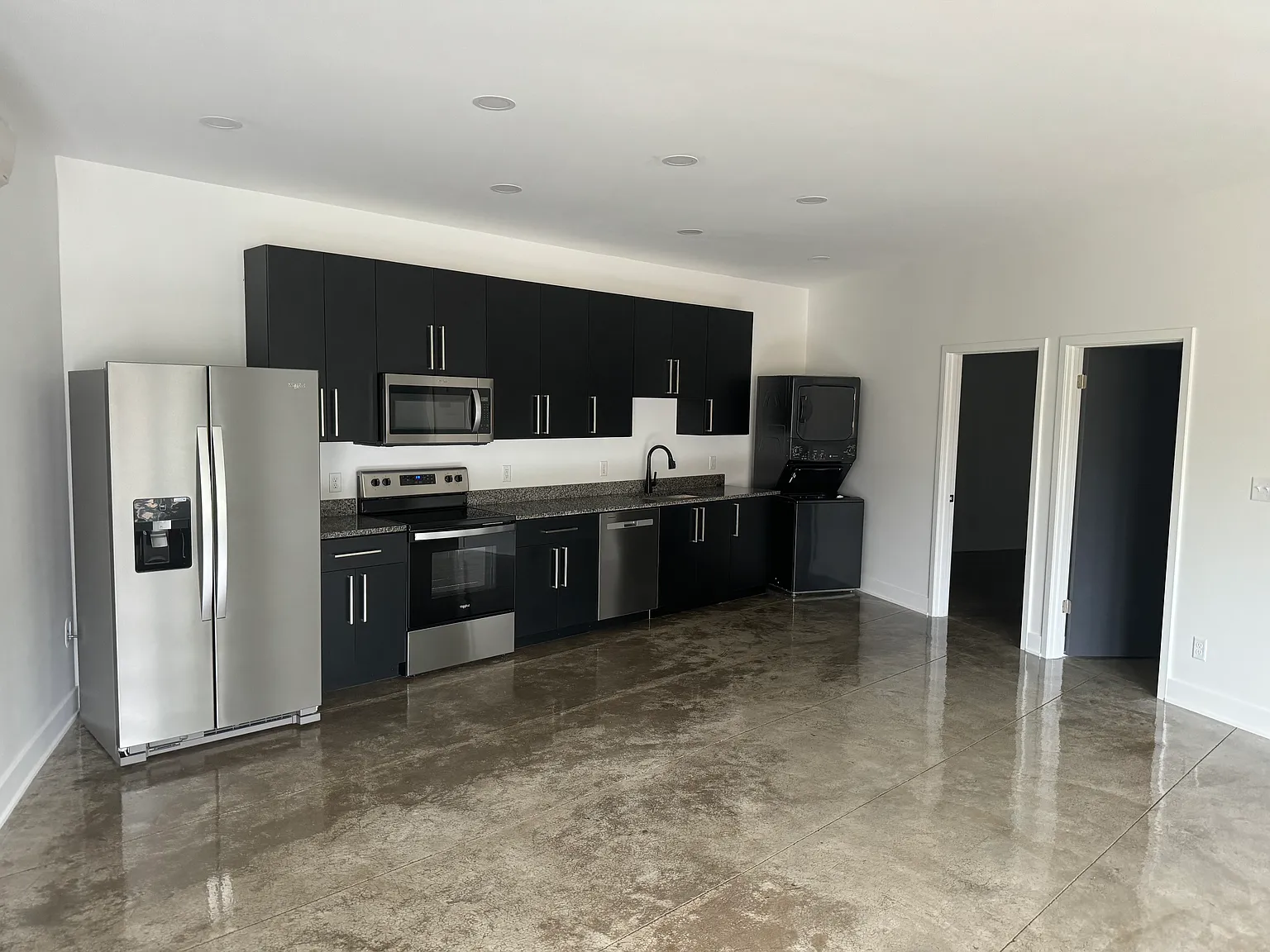 3 bed, 1201 sqft, $1,900 — Photo 3