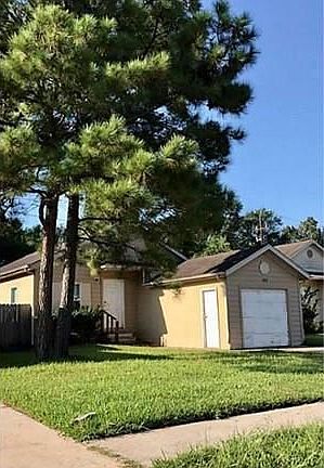 3rd image of 11822 Greensbrook Forest Dr