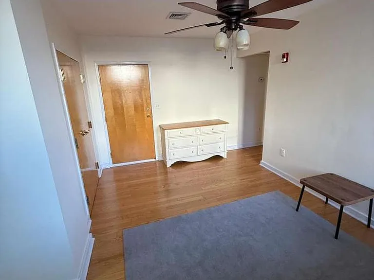1939 Chestnut St #4C — Photo 5