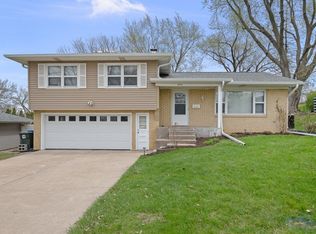 2741 Kelling St, Davenport, IA 52804