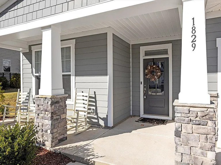 1829 Knights Crest Way — Photo 3