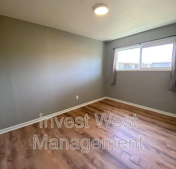 224 Cypress St — Photo 9