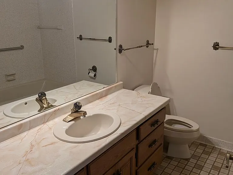 1408 Strongs Ave — Photo 11