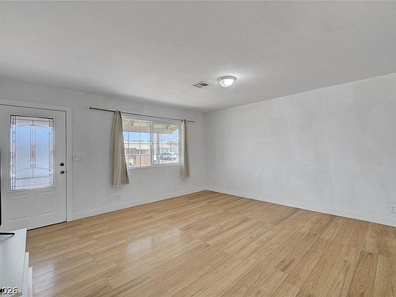 4th image of 246 Meyers Ave