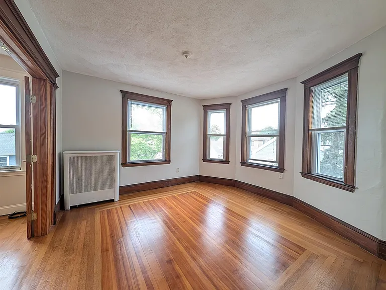 14 Montgomery St — Photo 3