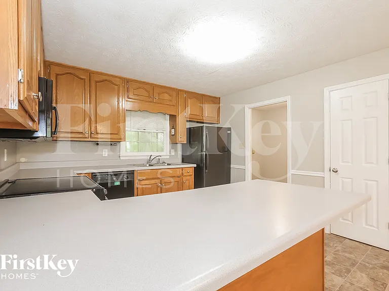 1726 Knight Cir — Photo 7