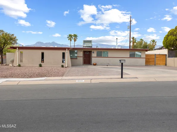 8425 E Hawthorne St, Tucson, AZ 85710