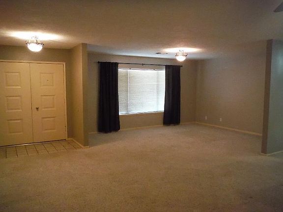 3rd image of 431 E Magnolia Ave