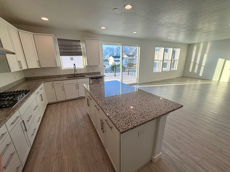 1477 E 3125 N — Photo 29