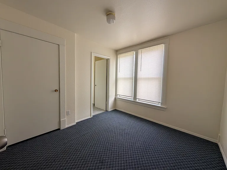 702 N Oak St #C — Photo 9