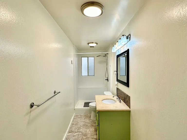 225 Nicholl Ave #B — Photo 8