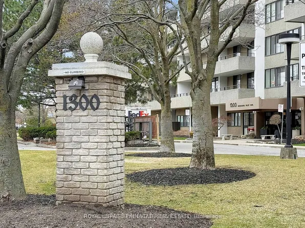 1300 Mississauga Valley Blvd #902, Mississauga, ON L5A 3S8