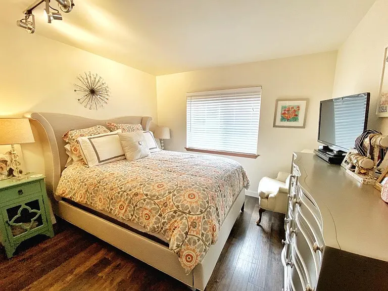 1125 E Olive St #502 — Photo 8