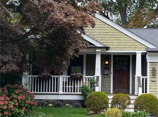 16 Cliftwood Dr, Huntington, NY 11743