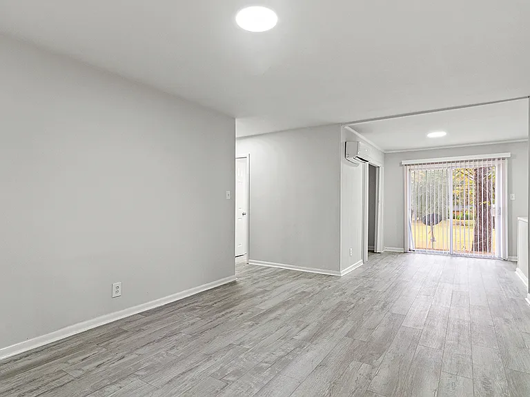 Blue Pines Apartments — Photo 6