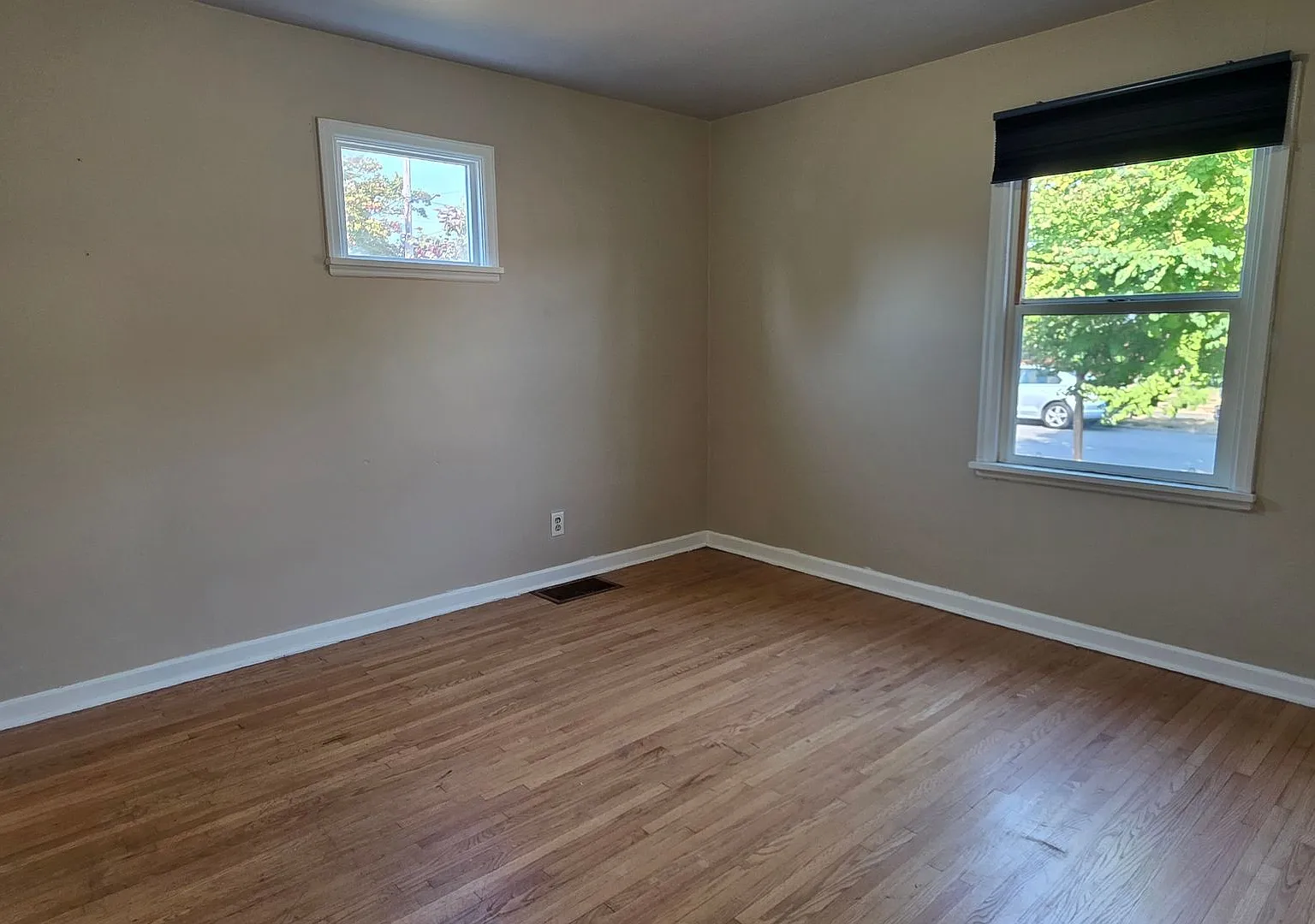 Charming Renton duplex - 2 bedroom and 1 bathroom rambler - $1695.00 Available NOW! — Photo 4