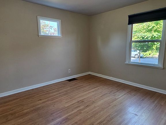 4th image of 501 Wells Ave N #A
