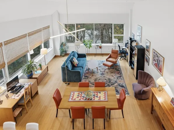 290 Pleasant St APT 220, Watertown, MA 02472