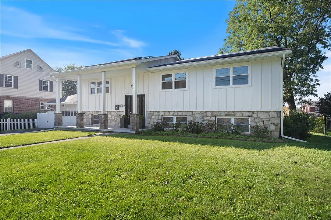 5 bed, 3.0 bath, 1976 sqft, $3,600 — Photo 2