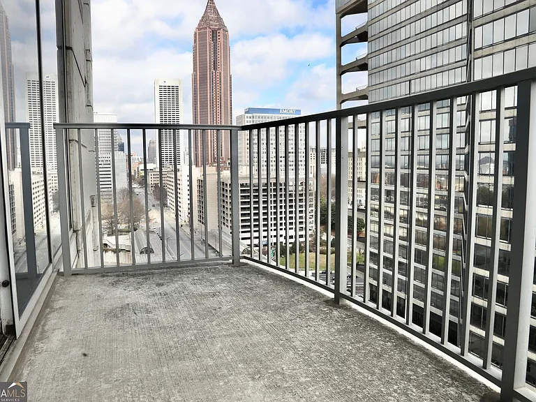 400 W Peachtree St NW #1412 — Photo 2