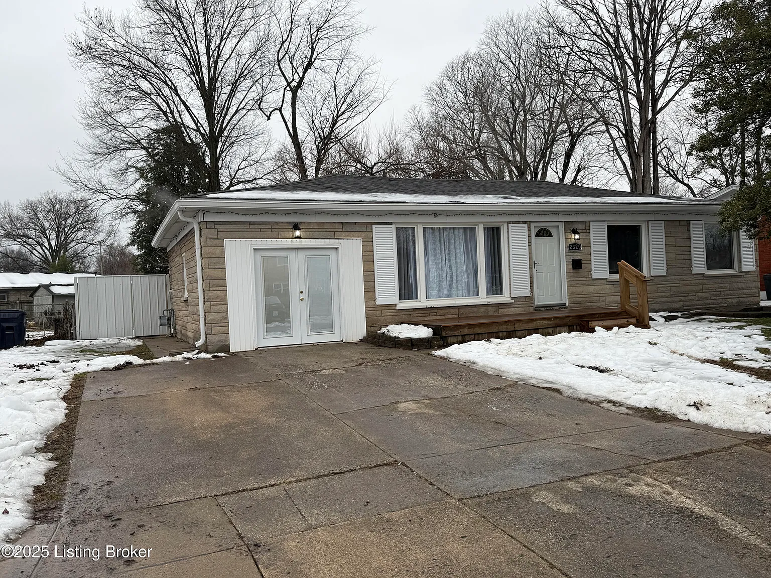 2320 Perth Dr photo 1